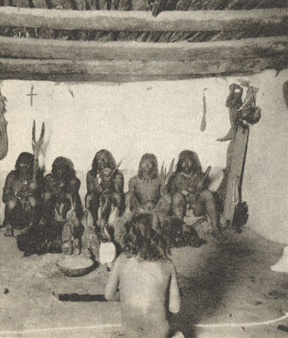 Rito de iniciacion de un adolescente, en el interior de una kiva (indios hopi, Arizona)