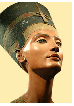 Nefertiti (busto  policromado)