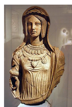 Escultura en madera de una diosa etrusca