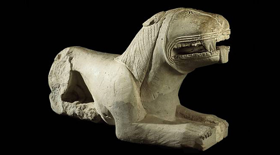 Cuerpo de perro (escultura en piedra)
