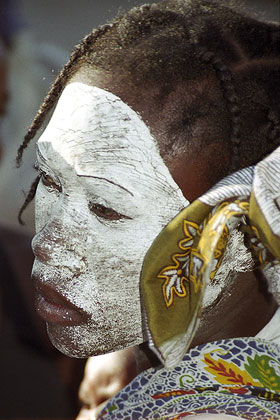Maquillaje ceremonial, muchacha de la etnia Makonde