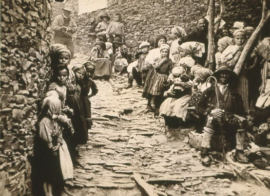 Habitantes de Las Hurdes durante la visita del Rey Alfonso XIII (año 1922)
