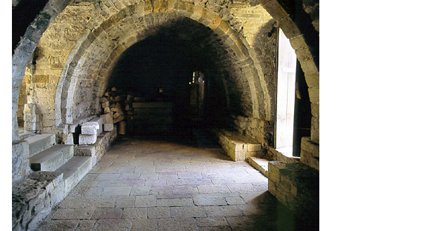 Cripta o planta baja del palacio del Naranco